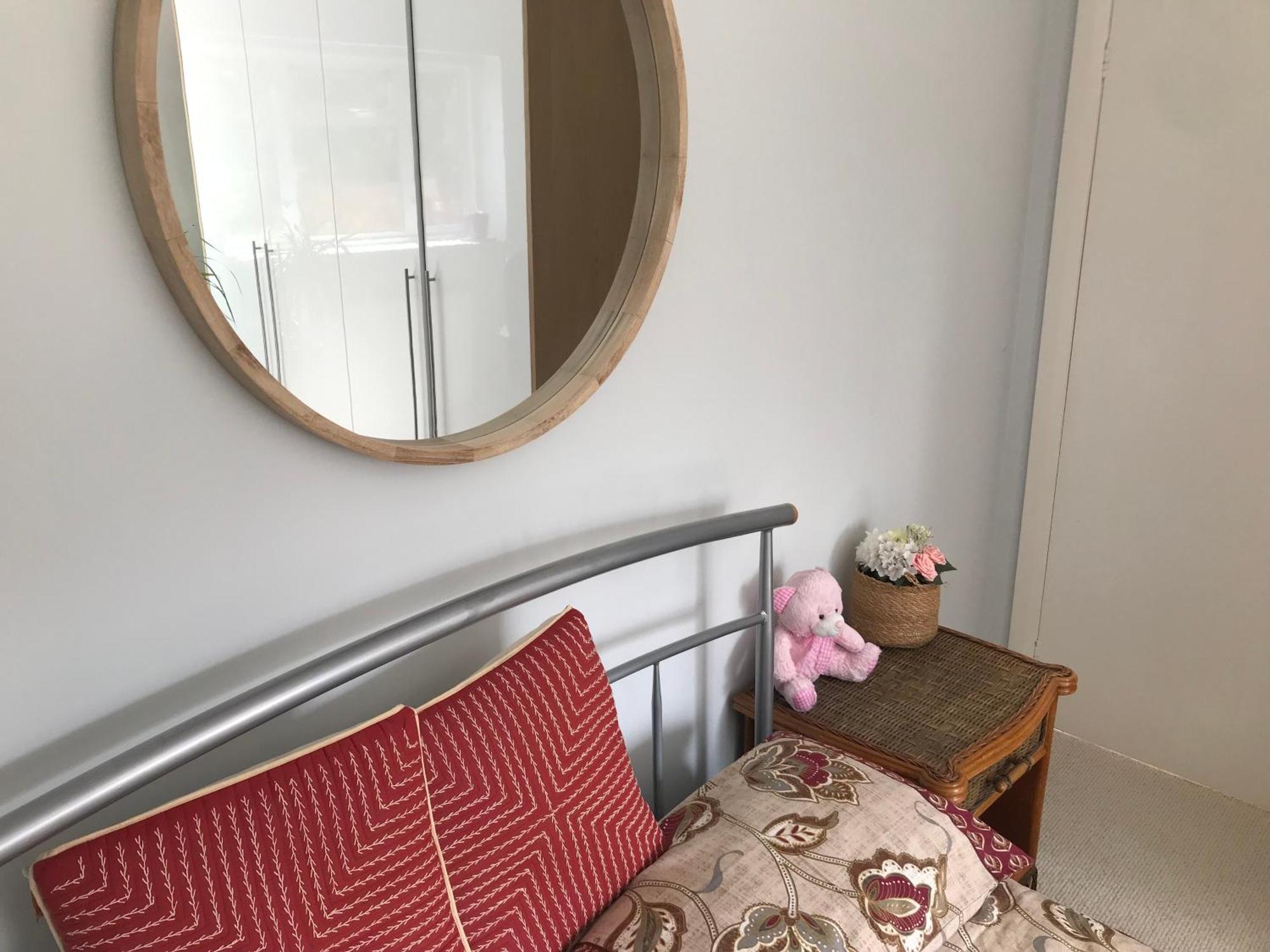 Cozy Double Bedroom In Stunning Bungalow On River Thames - Near Thorpe Park/Royal Holloway University/20Mins From Heathrow 스테인스 외부 사진