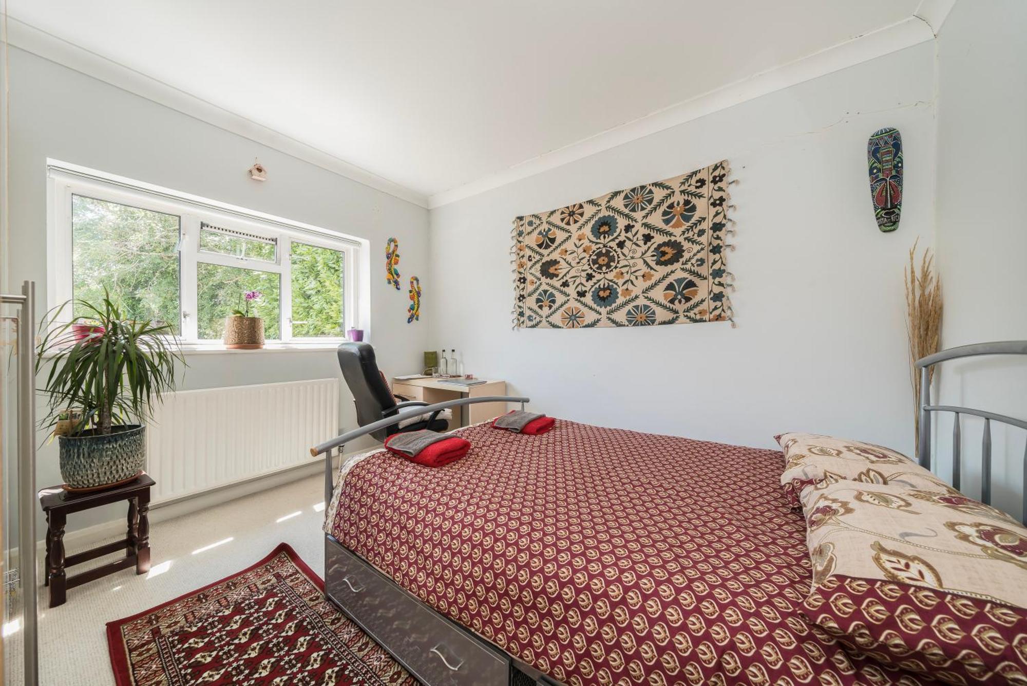 Cozy Double Bedroom In Stunning Bungalow On River Thames - Near Thorpe Park/Royal Holloway University/20Mins From Heathrow 스테인스 외부 사진