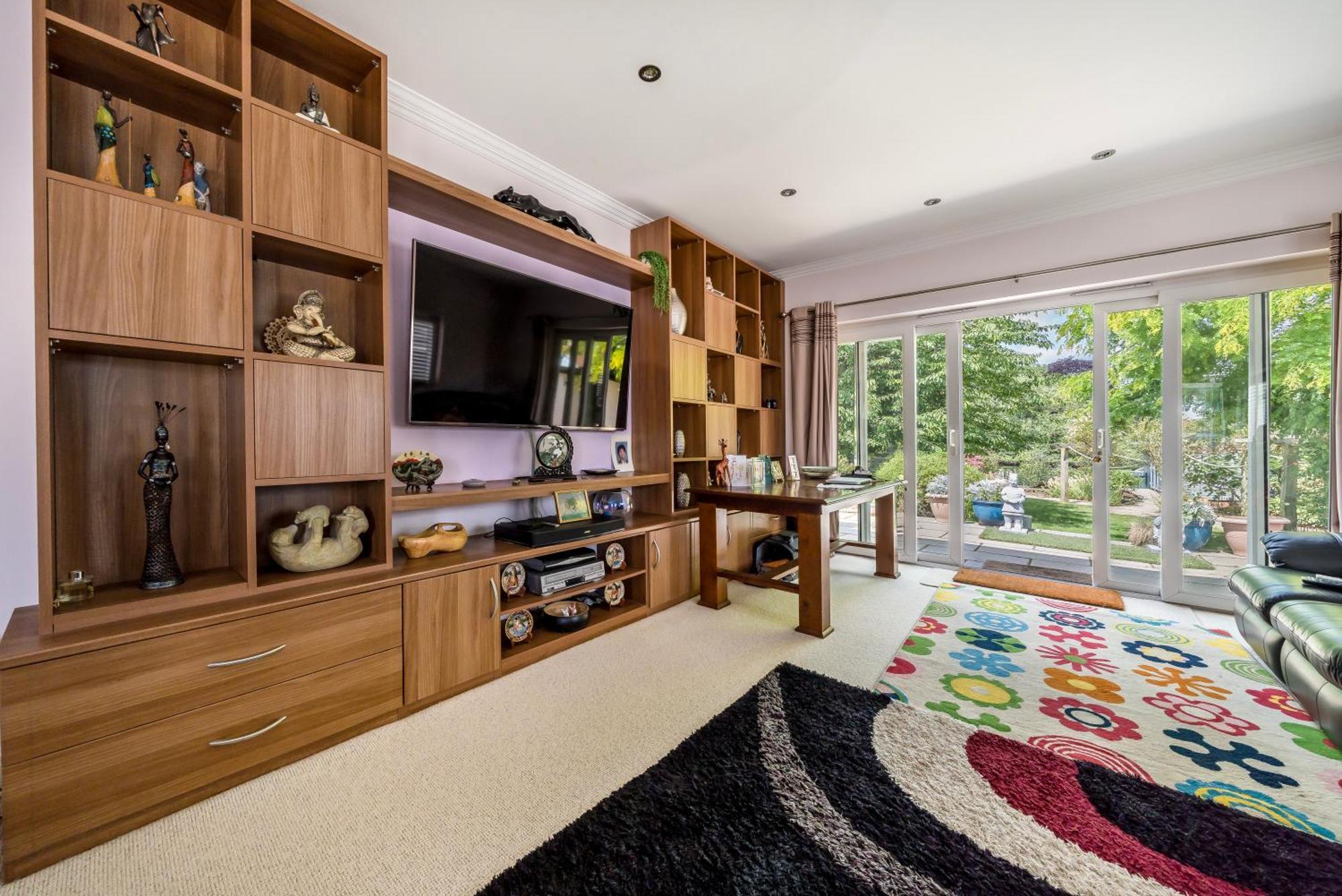 Cozy Double Bedroom In Stunning Bungalow On River Thames - Near Thorpe Park/Royal Holloway University/20Mins From Heathrow 스테인스 외부 사진