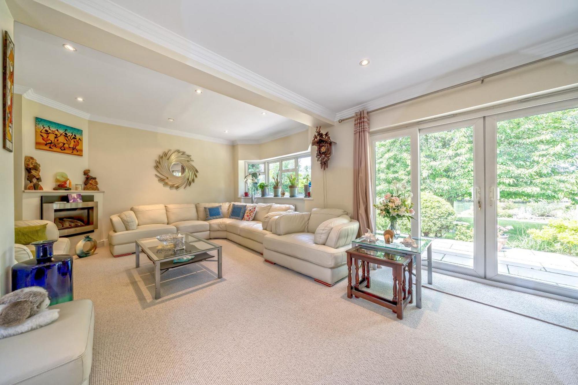 Cozy Double Bedroom In Stunning Bungalow On River Thames - Near Thorpe Park/Royal Holloway University/20Mins From Heathrow 스테인스 외부 사진
